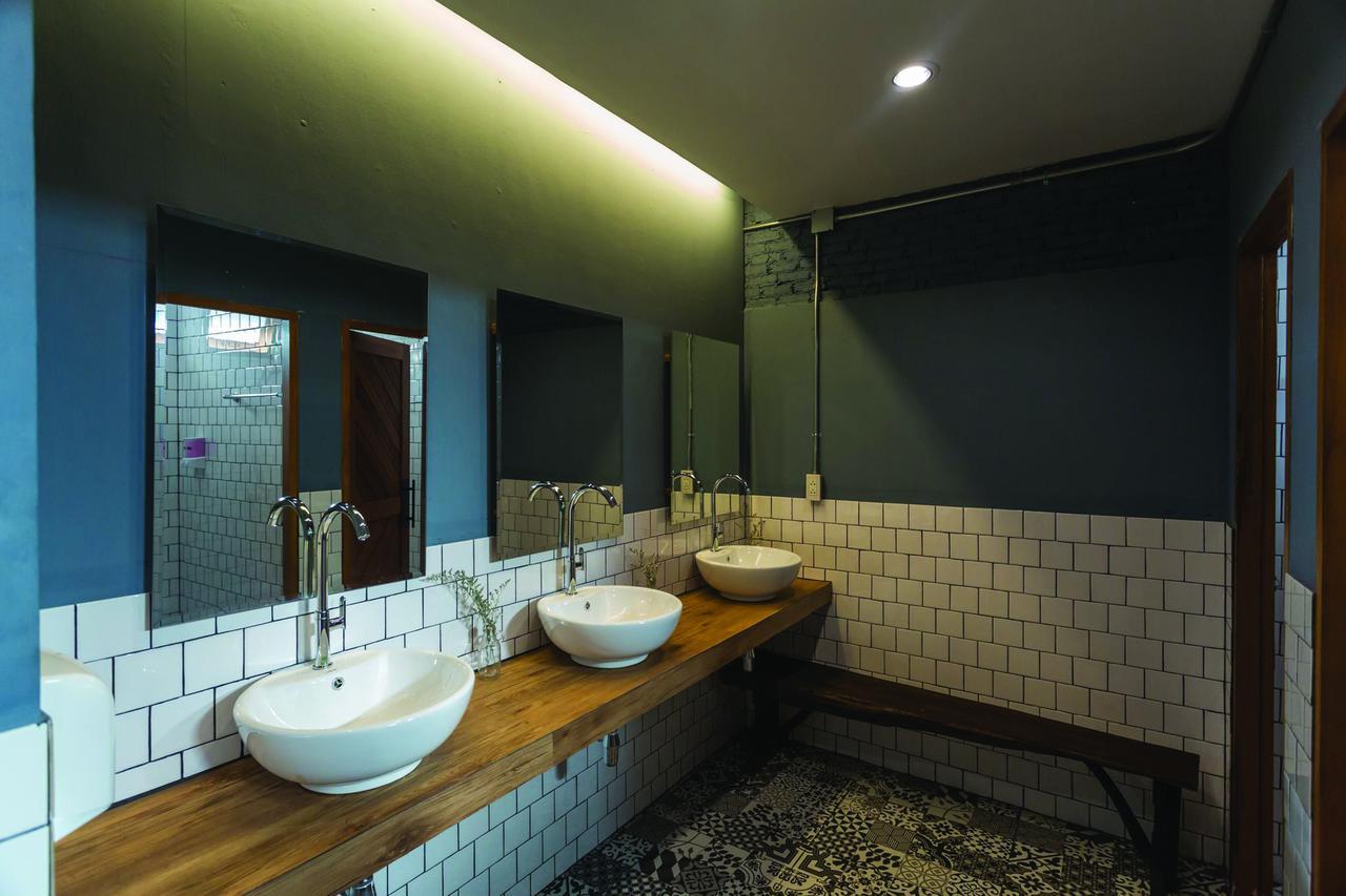 Funwahn Hostel And Cafe Chiang Mai Luaran gambar