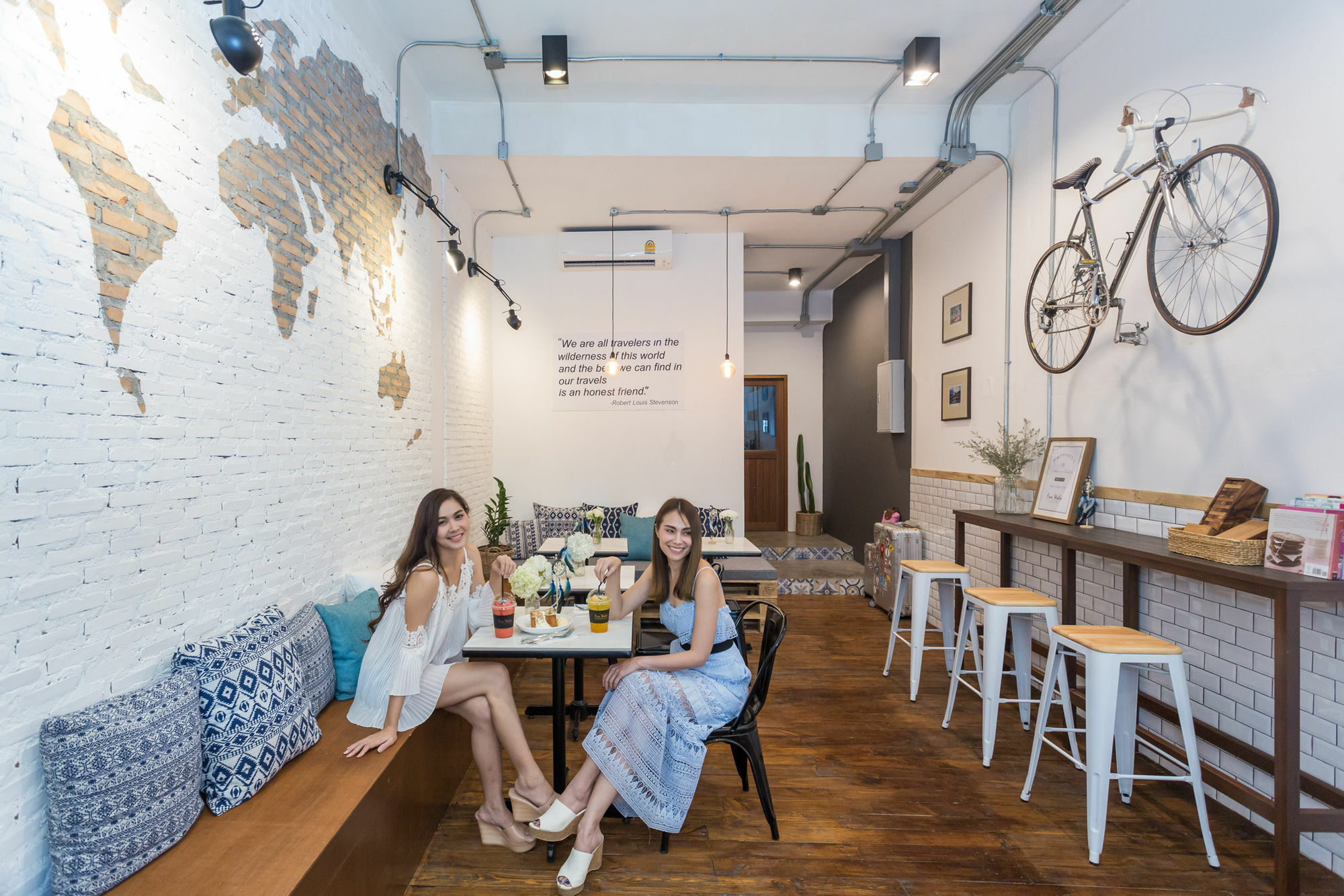 Funwahn Hostel And Cafe Chiang Mai Luaran gambar