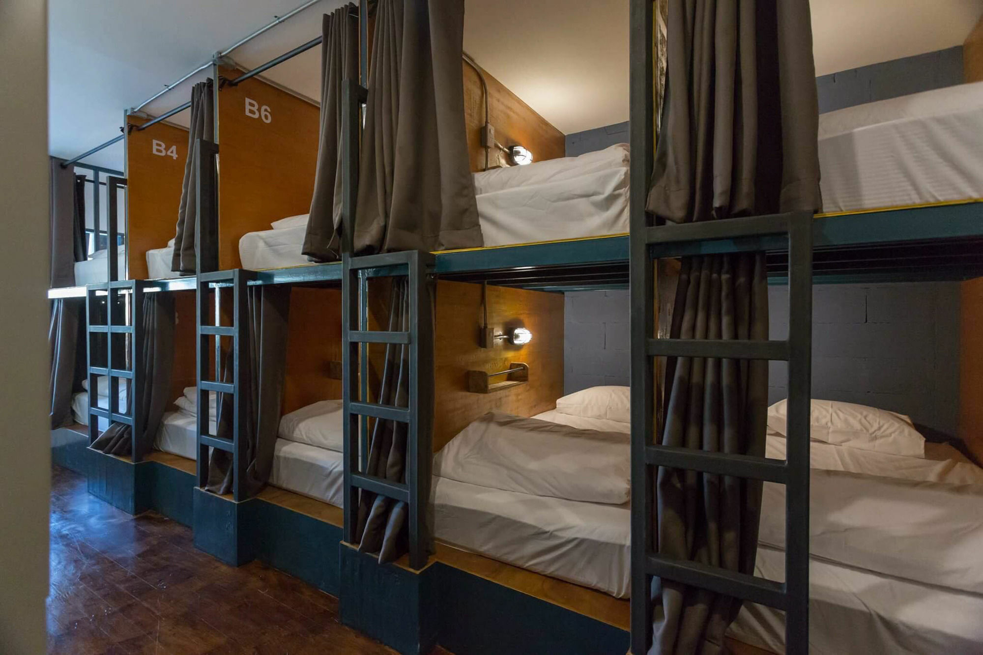 Funwahn Hostel And Cafe Chiang Mai Luaran gambar