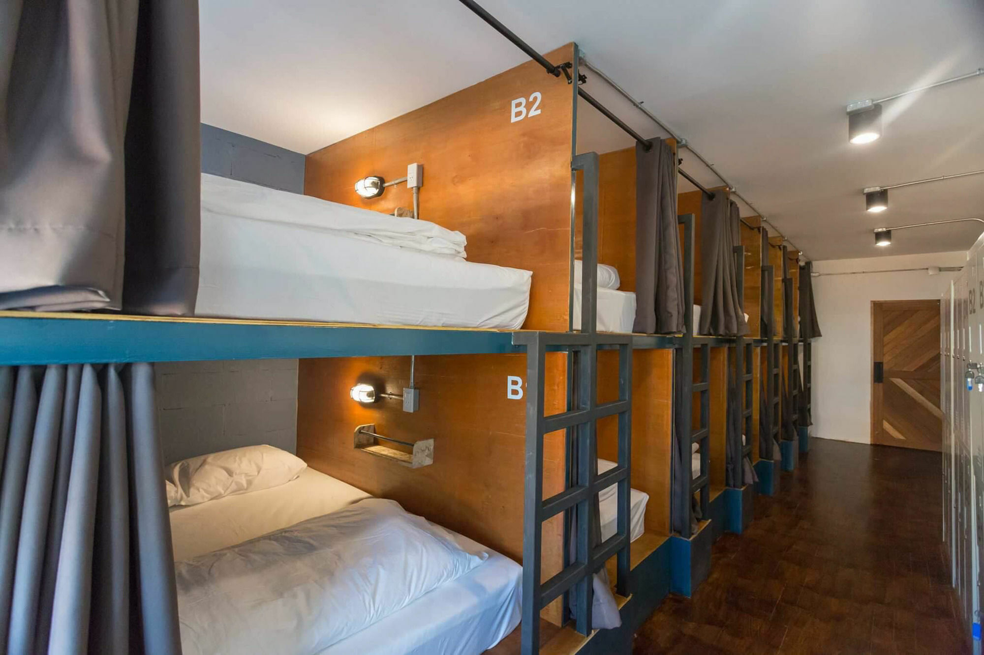 Funwahn Hostel And Cafe Chiang Mai Luaran gambar