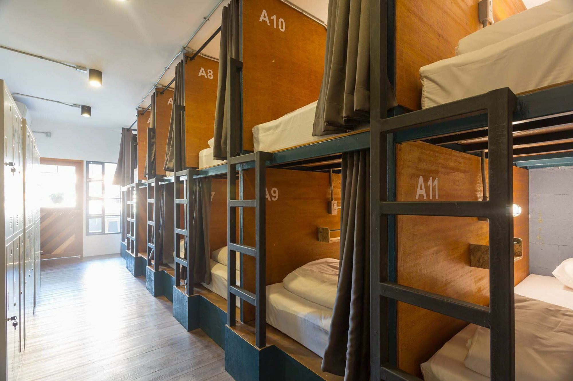 Funwahn Hostel And Cafe Chiang Mai Luaran gambar