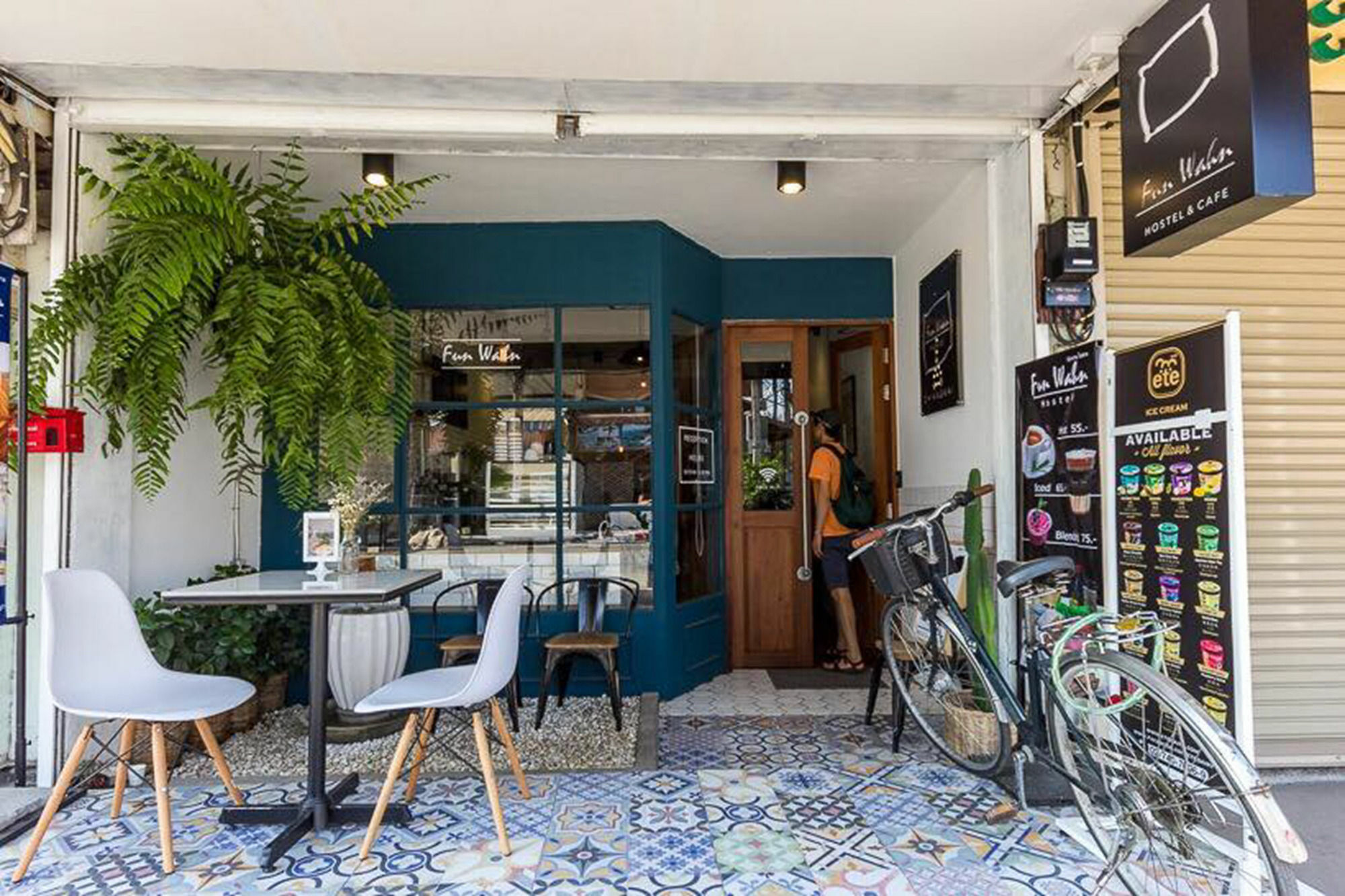 Funwahn Hostel And Cafe Chiang Mai Luaran gambar