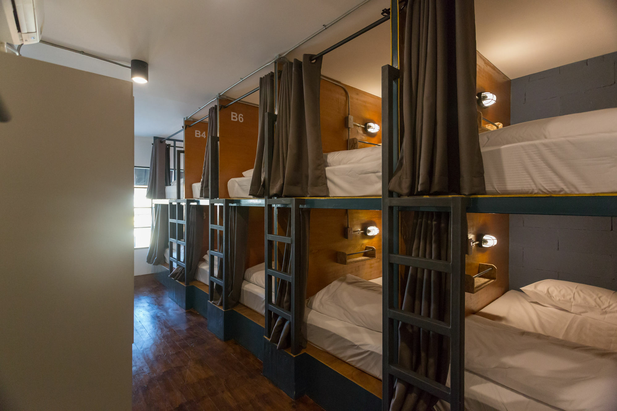 Funwahn Hostel And Cafe Chiang Mai Luaran gambar