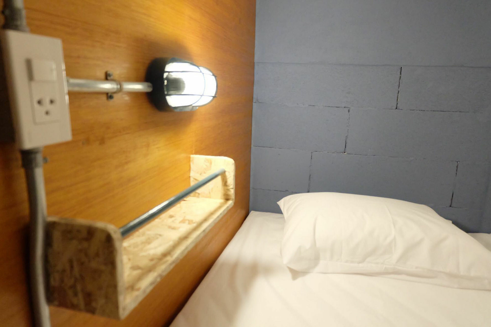Funwahn Hostel And Cafe Chiang Mai Luaran gambar