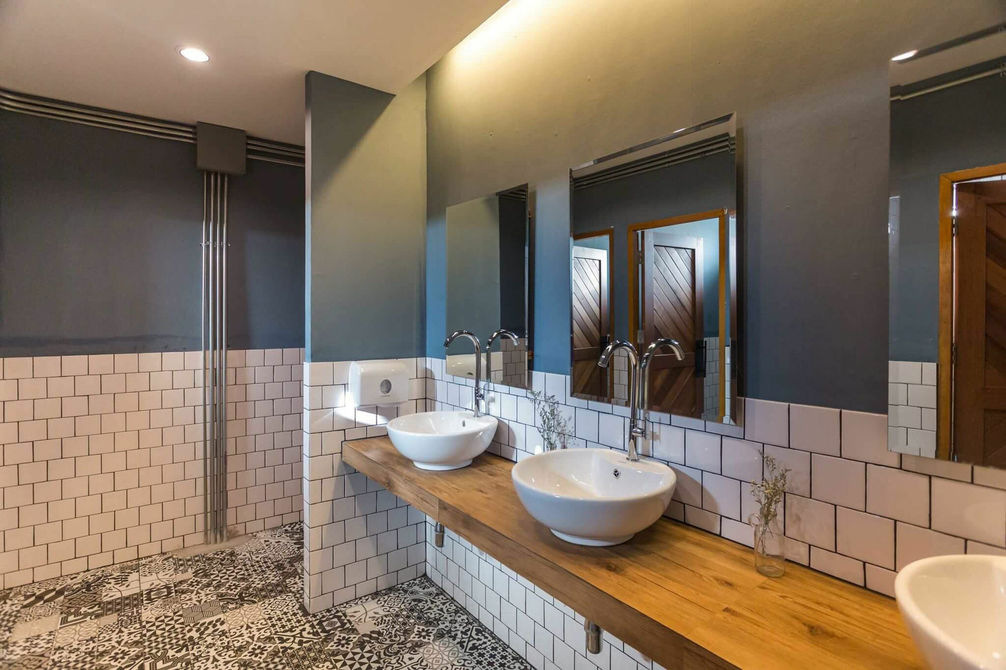 Funwahn Hostel And Cafe Chiang Mai Luaran gambar