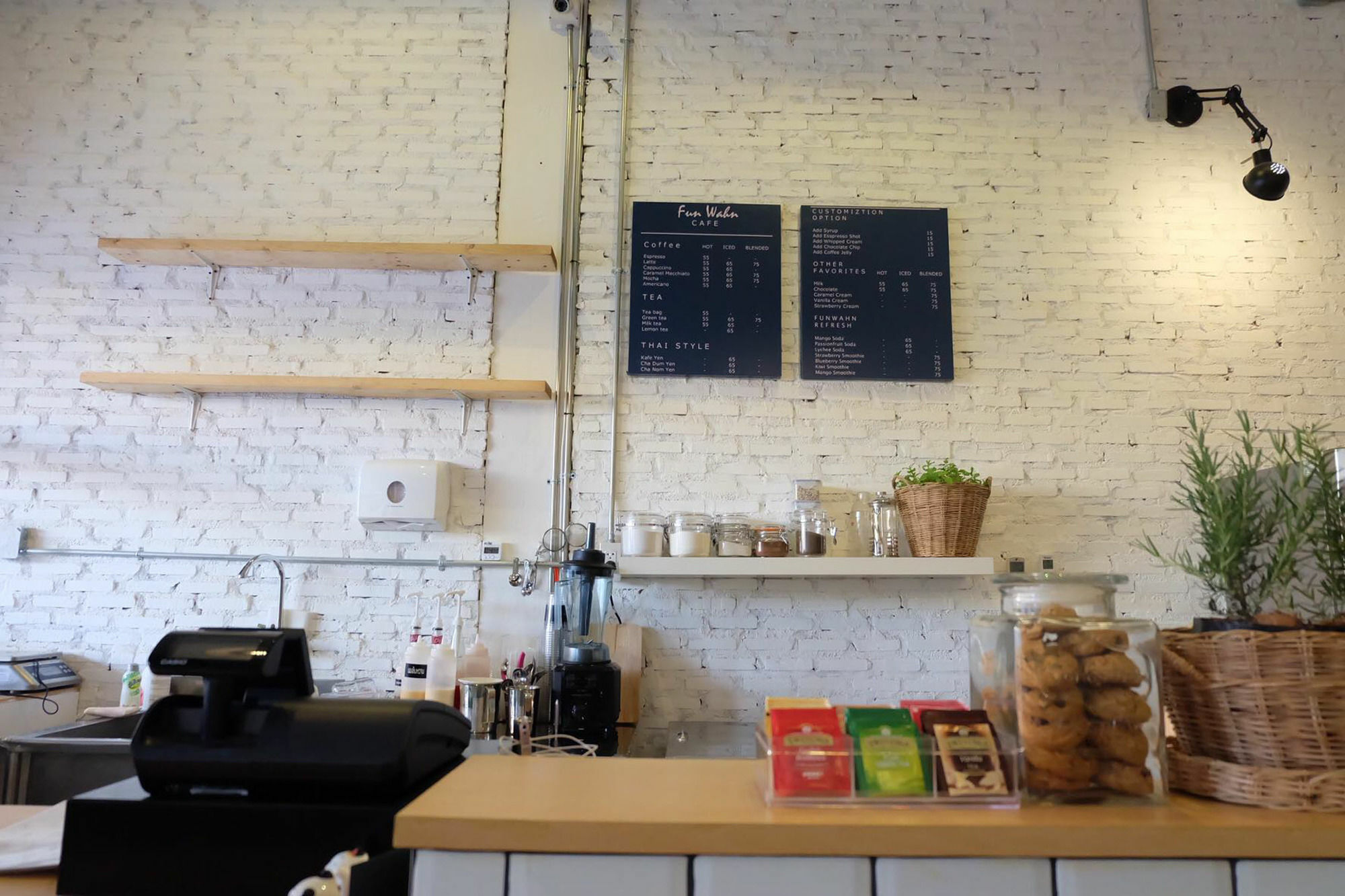 Funwahn Hostel And Cafe Chiang Mai Luaran gambar